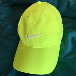 NWOT Nike Golf Hat Neon Yellow One Size Fits All